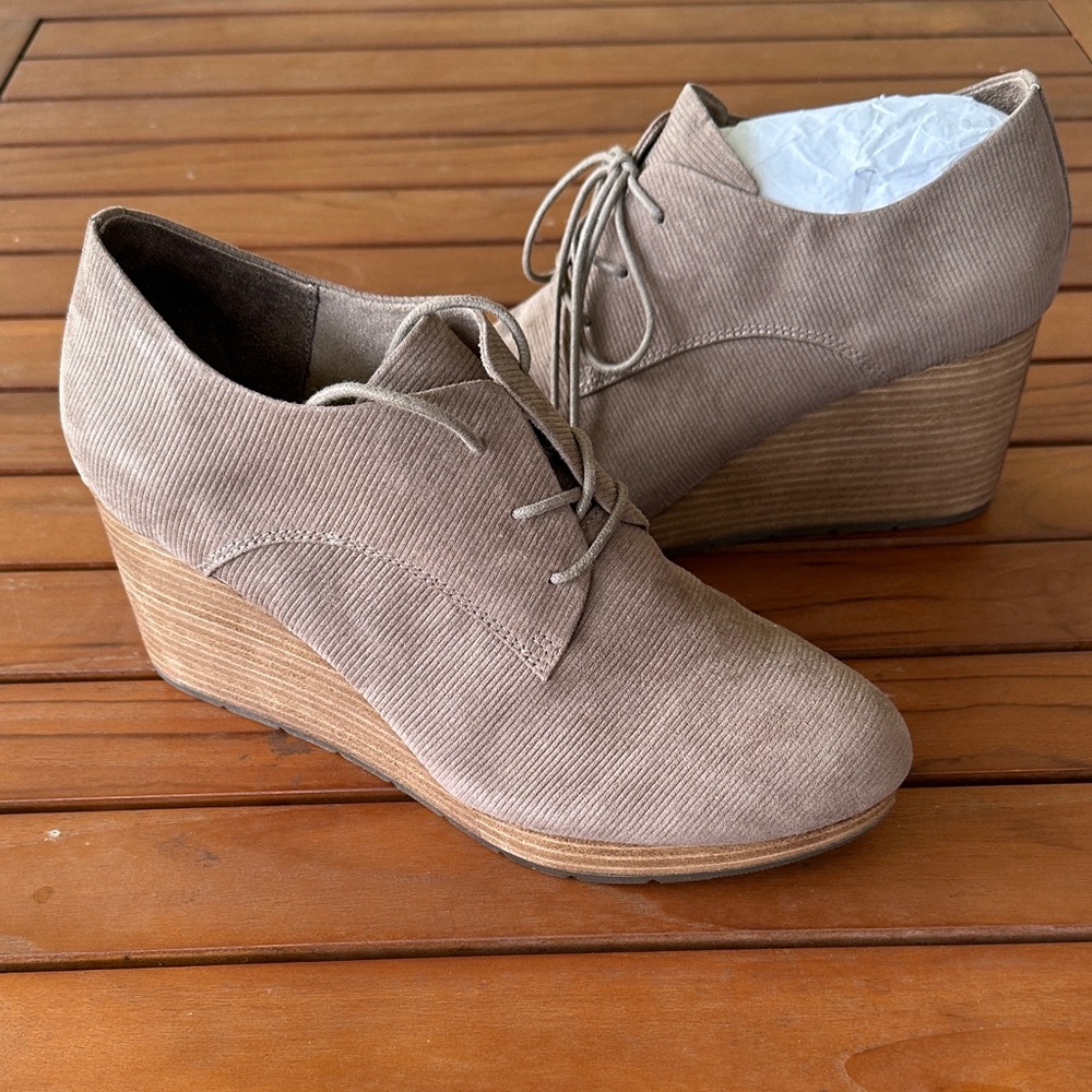 Dr. Scholl's Taupe Wedge Shoes